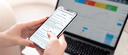 Resultados de uma campanha Google Ads no telemóvel e no portátil